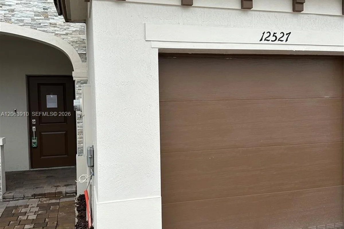 12527 NW 24 Ave, Miami: photo 1 of 15