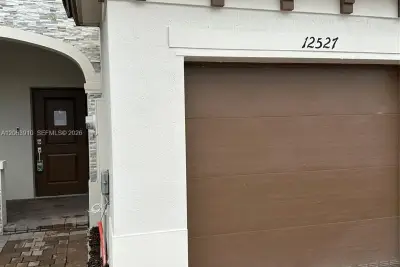 12527 NW 24 Ave, Miami: photo 1 of 15
