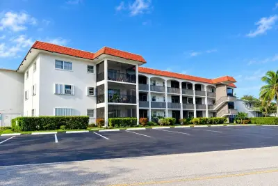 651 Pine Dr #101, Pompano Beach: photo 1 of 6