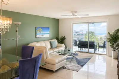 401 SE 3rd St #608, Dania Beach: photo 1 of 34