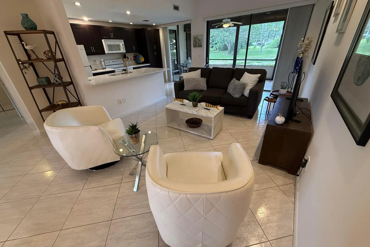7472 La Paz Blvd #102, Boca Raton: photo 1 of 20