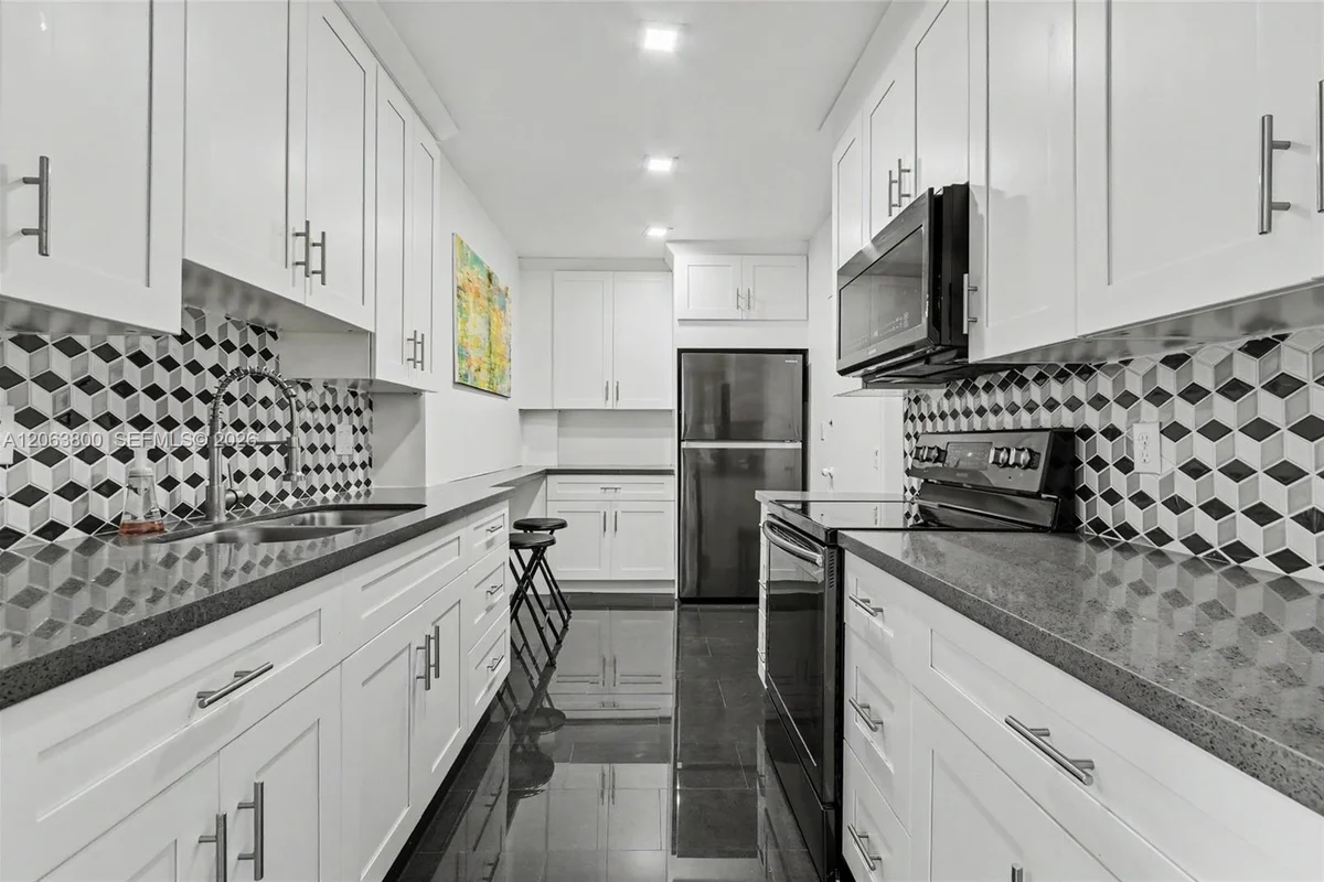 4400 Hillcrest Dr #1005A, Hollywood: photo 1 of 44