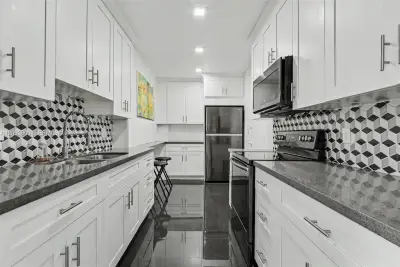 4400 Hillcrest Dr #1005A, Hollywood: photo 1 of 44