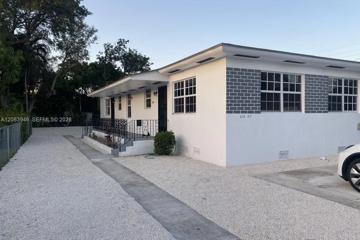 217 NW 48th St #2, Miami: photo 1 of 11