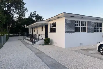 217 NW 48th St #2, Miami: photo 1 of 11