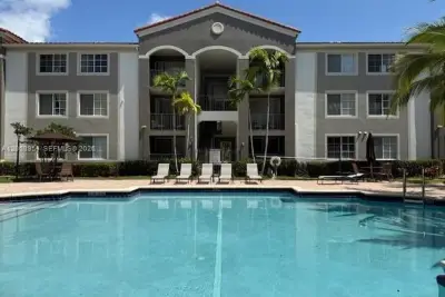 6831 SW 44th St #203, Miami: photo 1 of 24
