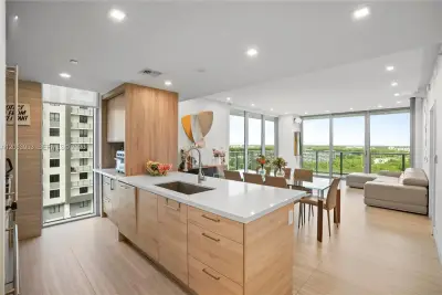 16385 Biscayne Blvd #1601, North Miami Beach: photo 1 of 57