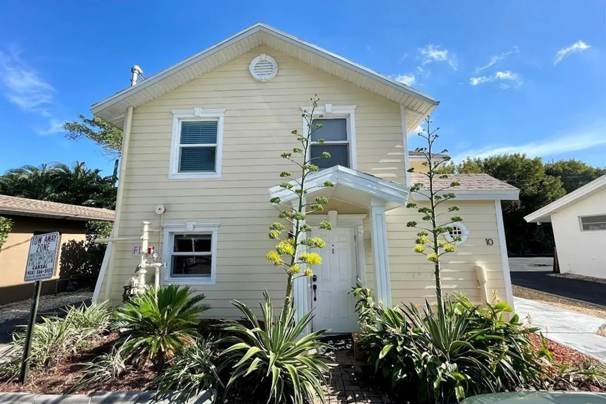 10 NE 11th Ave #3, Fort Lauderdale: photo 1 of 10