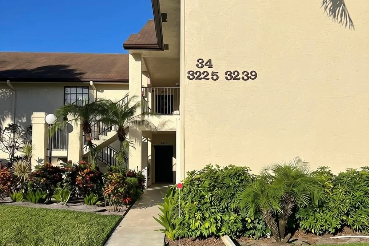 3237 Jog Park Dr, Greenacres: photo 1 of 11
