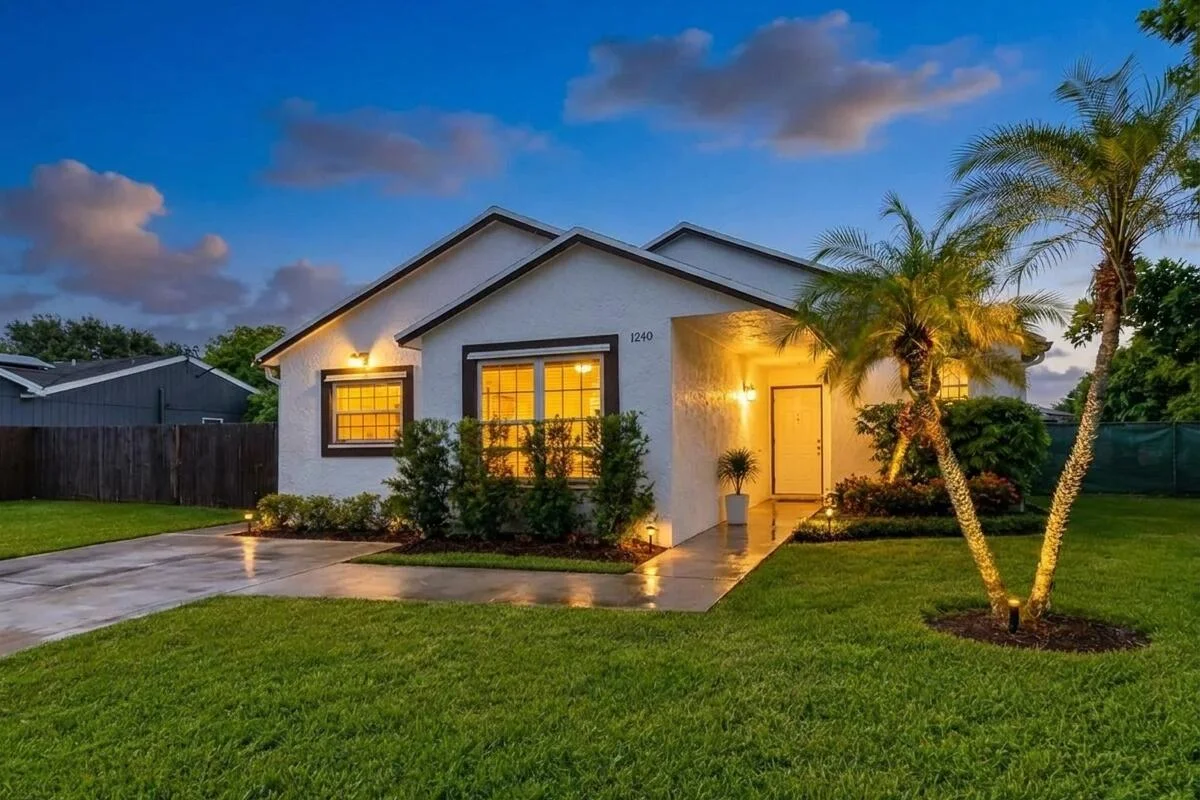 1240 Grandview Cir, Royal Palm Beach: photo 1 of 40