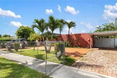 1211 NW 179th St, Miami Gardens: photo 1 of 31