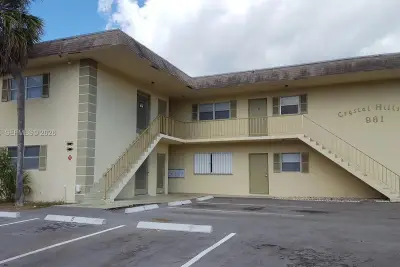 961 NW 45th St #6, Deerfield Beach: photo 1 of 11