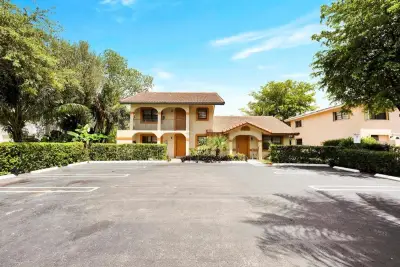 11665 NW 45th St, Coral Springs: photo 1 of 6