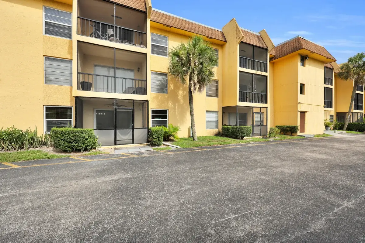 490 NW 20th St #1140, Boca Raton: photo 1 of 28