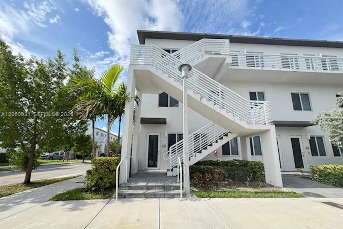 10270 NW 66th St #101, Doral: photo 1 of 17