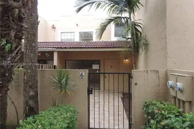 10475 SW 153rd Ct #6, Miami: photo 1 of 5