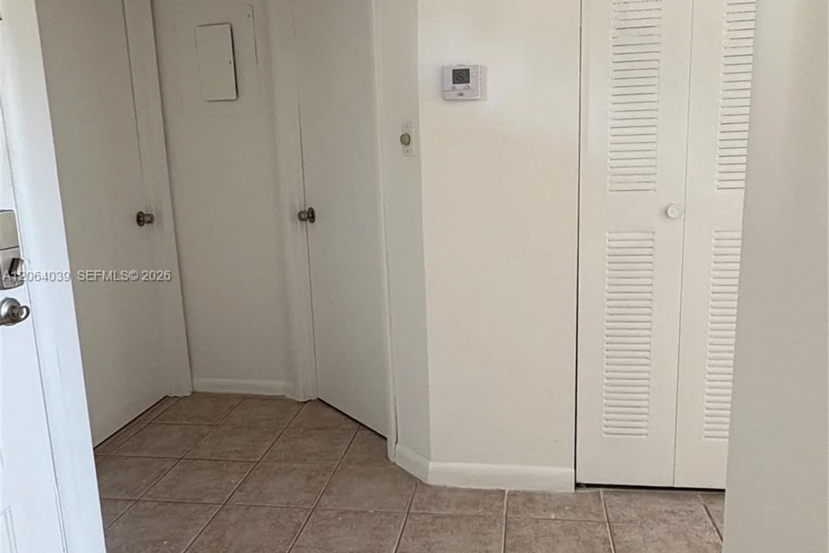 929 Coral Club Dr, Coral Springs: photo 1 of 23