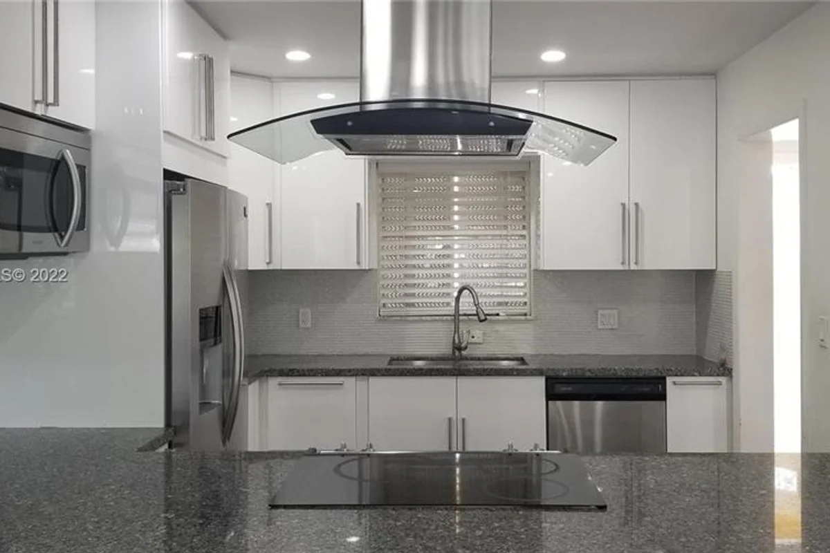 5170 SW 40th Ave #8E, Dania Beach: photo 1 of 29