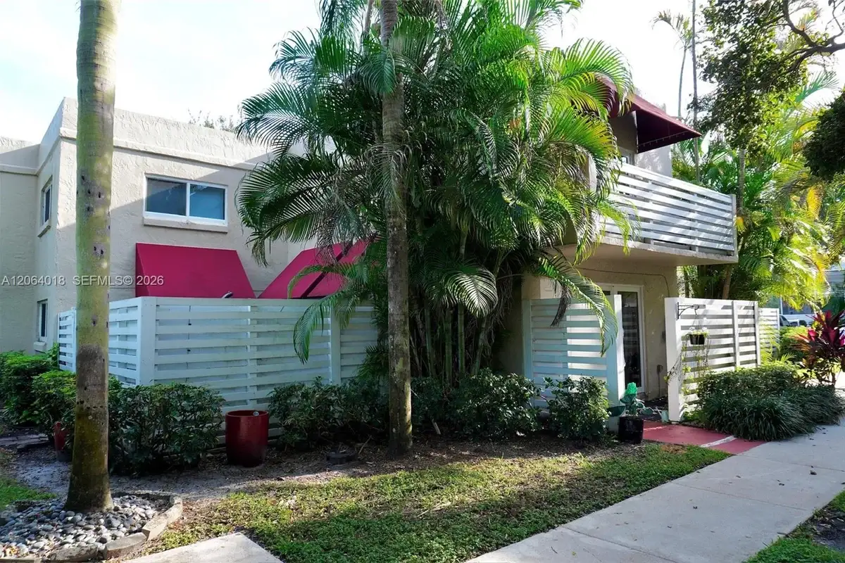 541 NW 98th Ave, Plantation: photo 1 of 26