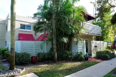 541 NW 98th Ave, Plantation: photo 1 of 26