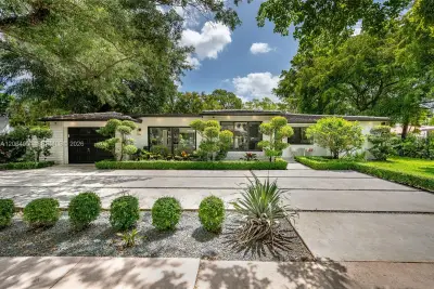 831 Cortez St, Coral Gables: photo 1 of 56