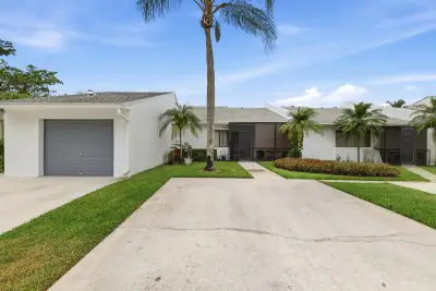 120 Sunshine Blvd, Royal Palm Beach: photo 1 of 30