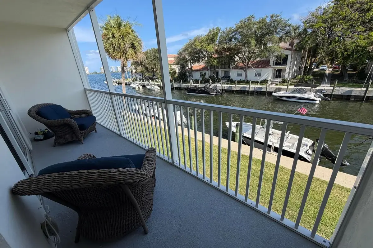 120 Lehane Ter #206, North Palm Beach: photo 1 of 25