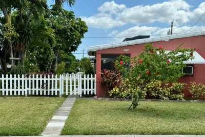 1734 Fletcher St, Hollywood: photo 1 of 15
