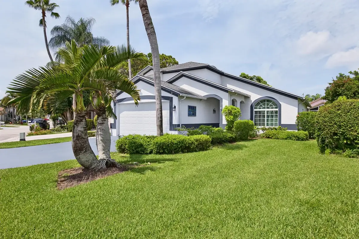 126 Hammocks Dr, Greenacres: photo 1 of 52