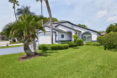 126 Hammocks Dr, Greenacres: photo 1 of 52