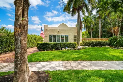 813 Avon Rd, West Palm Beach: photo 1 of 43