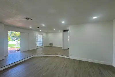 6260 SW 6th St, Margate: photo 1 of 30