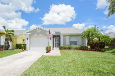 715 SE 22nd Ln, Homestead: photo 1 of 25