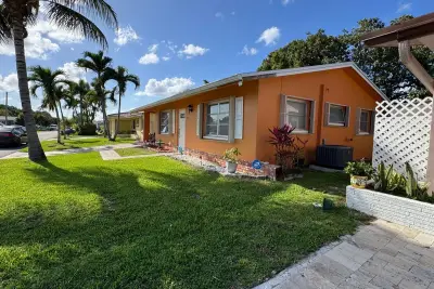 4511 NW 45th Ct, Tamarac: photo 1 of 24