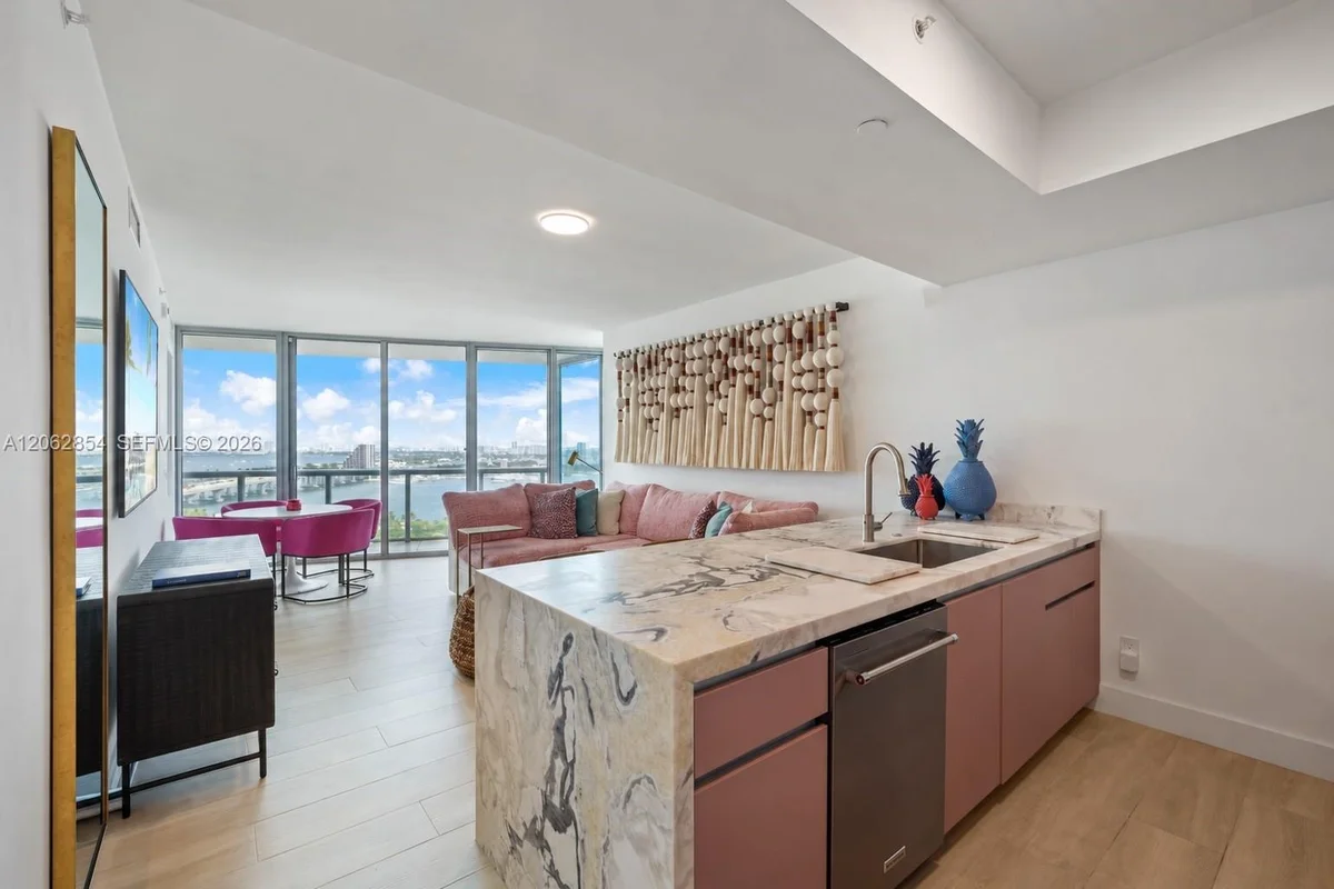 888 Biscayne Blvd #2009, Miami: photo 1 of 24
