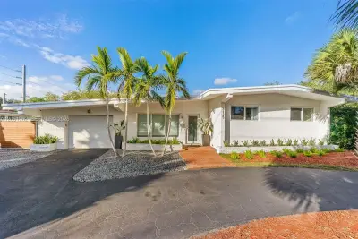 8125 SW 136th St, Pinecrest: photo 1 of 12