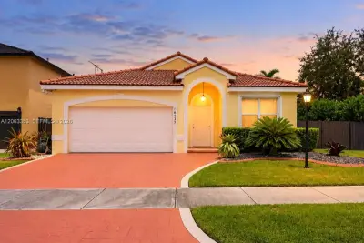 16437 SW 76th Ter, Miami: photo 1 of 57