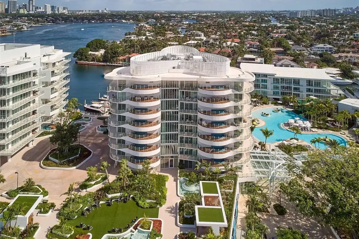 2241 SE 17th St #803, Fort Lauderdale: photo 1 of 4
