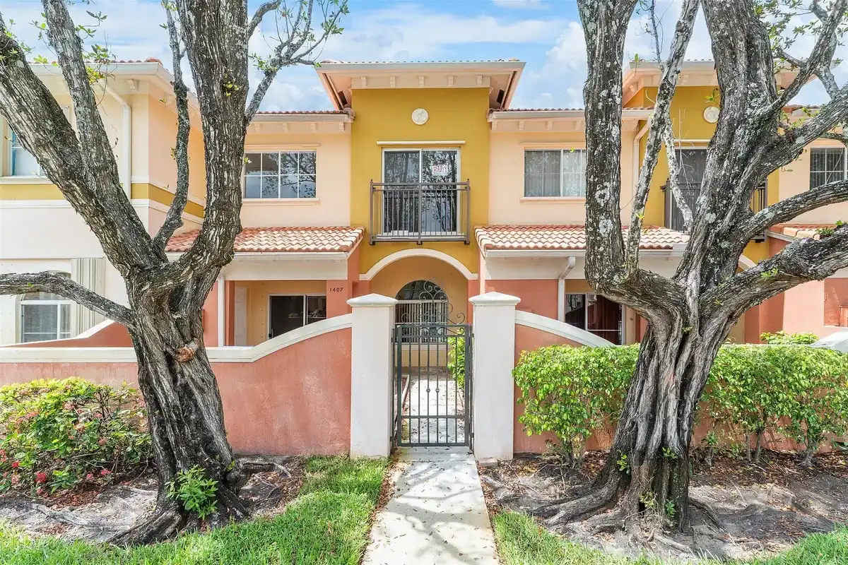 1407 S Santa Catalina Cir, North Lauderdale: photo 1 of 27