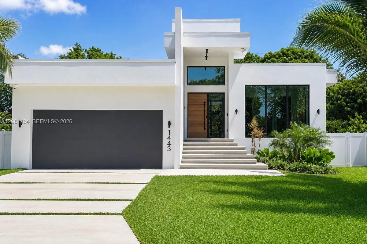 1443 Funston St, Hollywood: photo 1 of 11