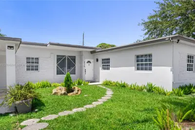 315 NW 106th St, Miami: photo 1 of 34