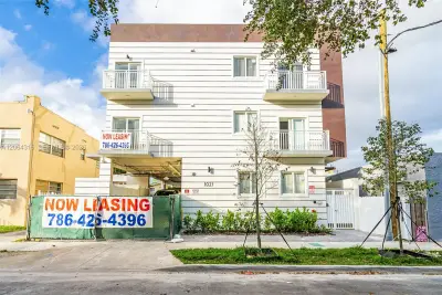 1021 NW 1st St #301, Miami: photo 1 of 15