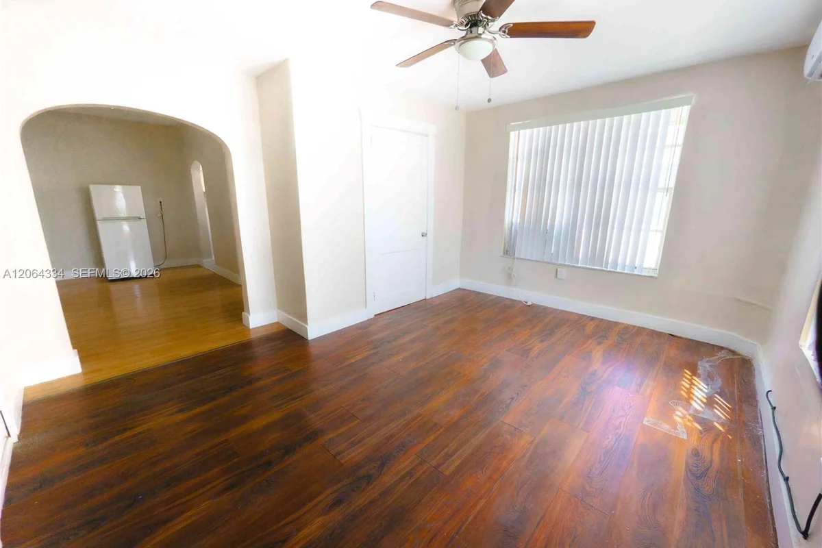 428 SW 9th St #12, Miami: photo 1 of 5