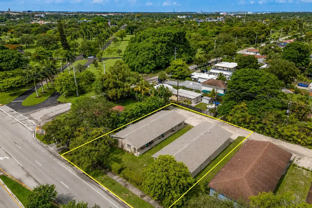 1911 SW 4th Ave #1-3, Fort Lauderdale: photo 1 of 54