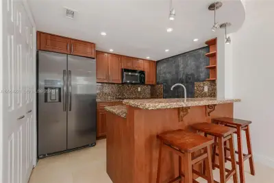 4520 SW 68th Ct Cir #25-5, Miami: photo 1 of 29
