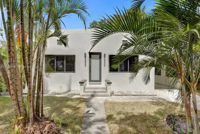 759 NE 127th St, North Miami: photo 1 of 29