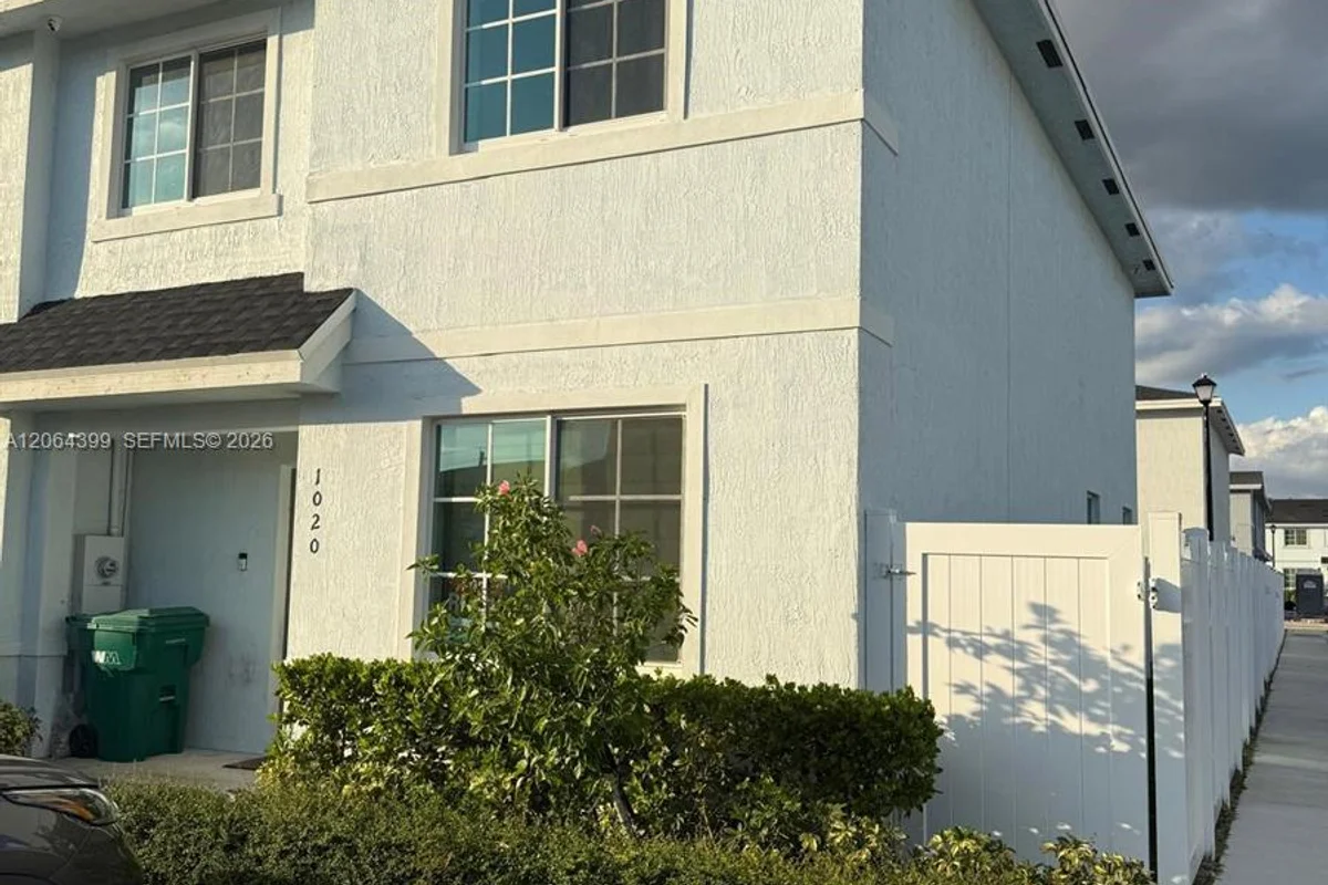 1020 NW 5th Ter, Florida City: photo 1 of 2