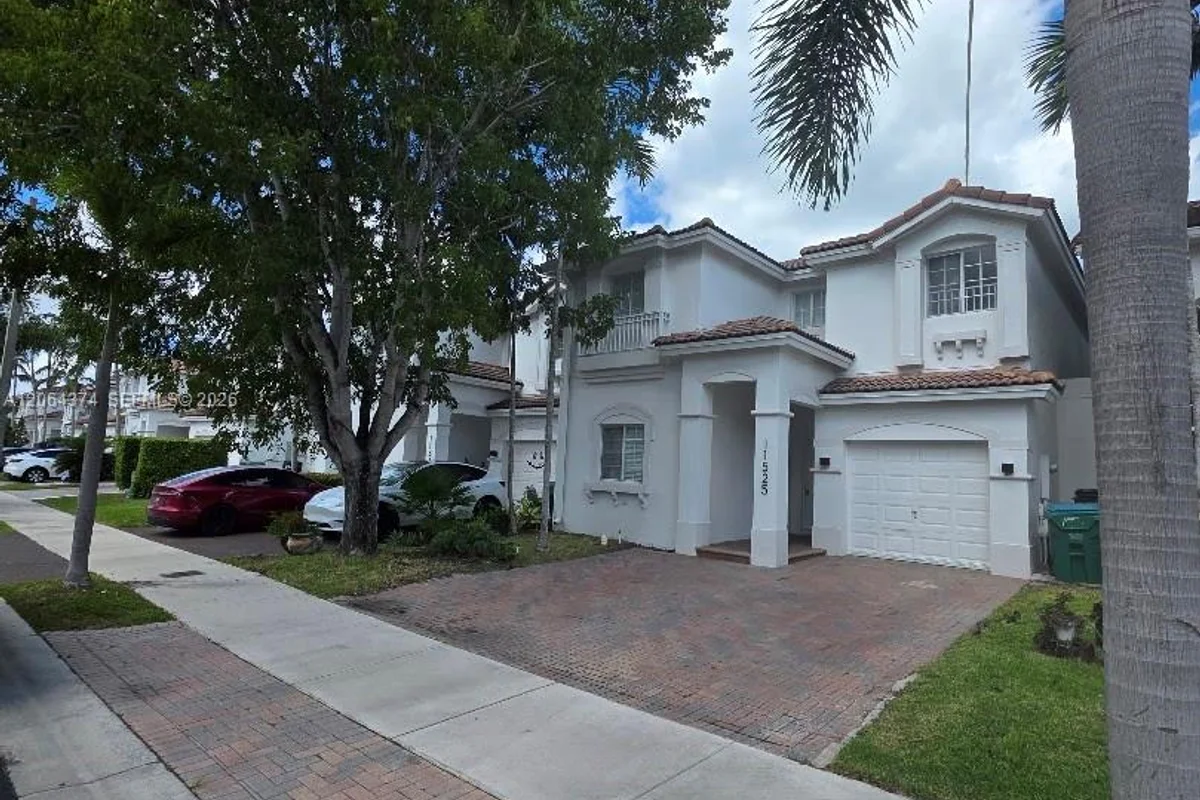 11525 NW 71st St, Doral: photo 1 of 27