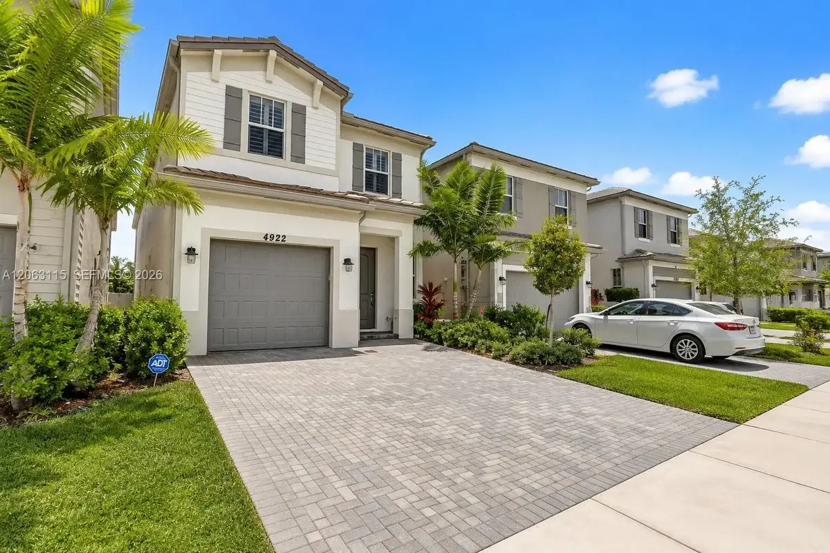 4922 NW 48th Ter, Tamarac: photo 1 of 28
