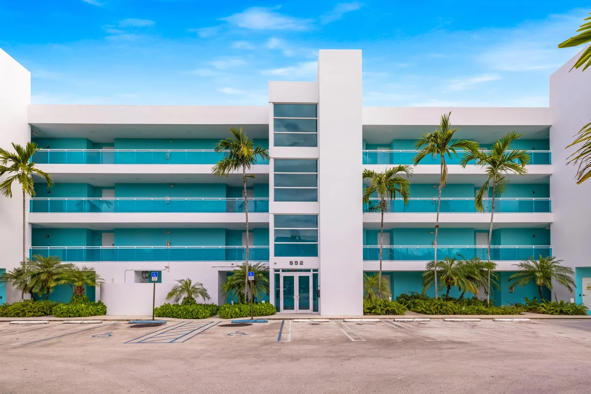 652 NE 63rd St #206, Miami: photo 1 of 19